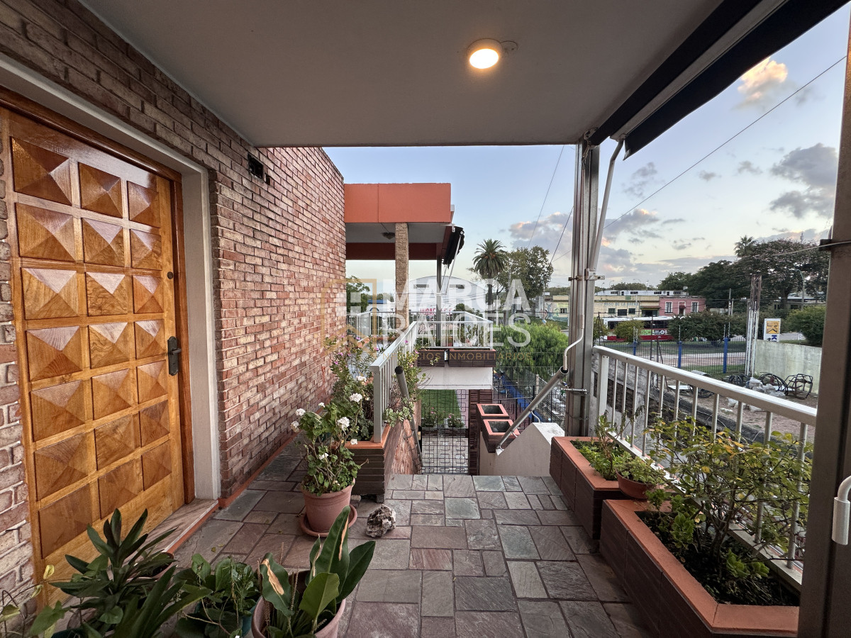 Local Comercial ID.1478 - Gran Oportunidad Venta Local + 2 casas + Depósito en esquina estratégica con Comercio Funcionando Paso de La Arena Montevideo