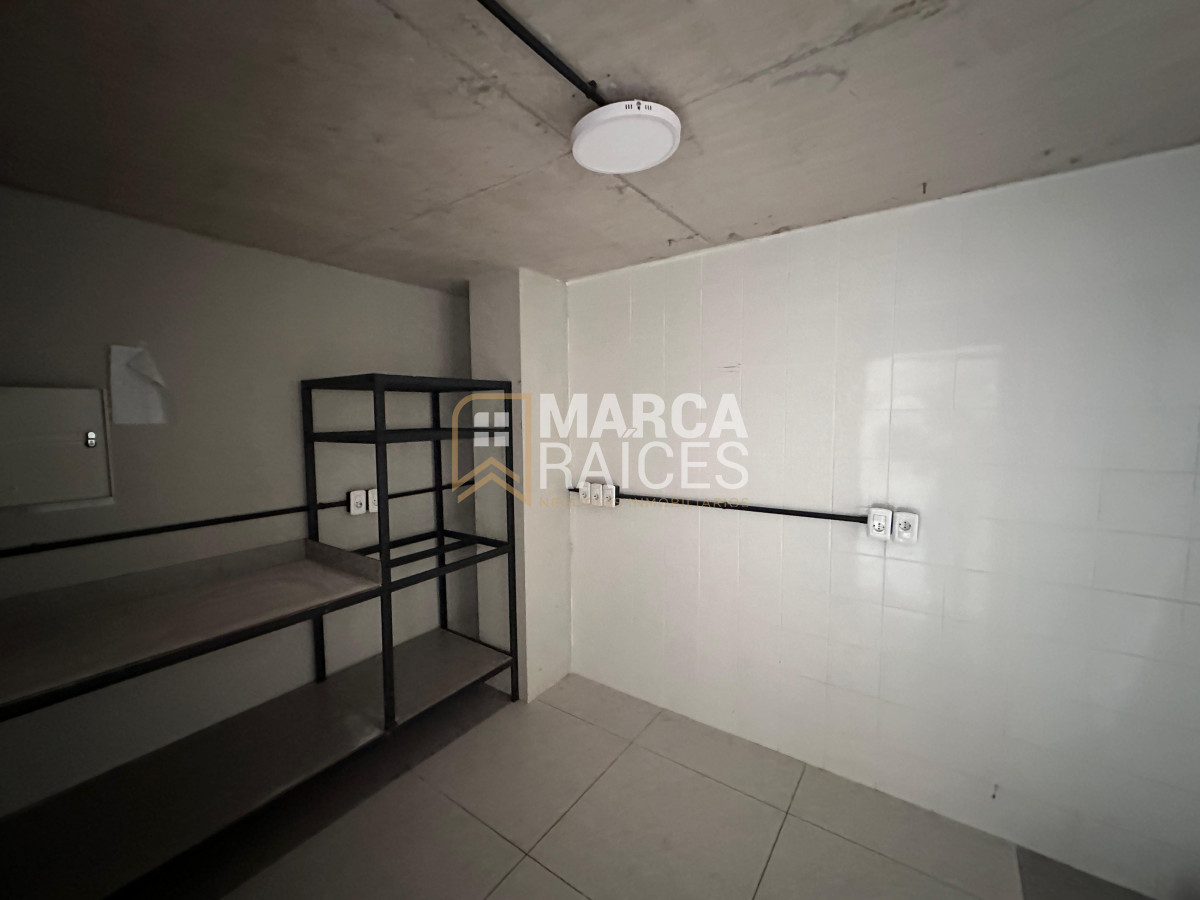 Local Comercial ID.1652 - Alquiler Local Comercial moderno de gran metraje Centro Montevideo