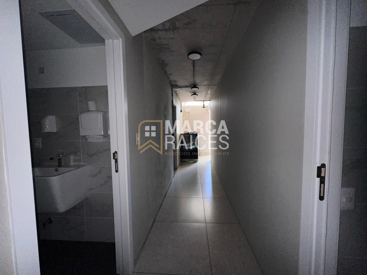 Local Comercial ID.1652 - Alquiler Local Comercial moderno de gran metraje Centro Montevideo