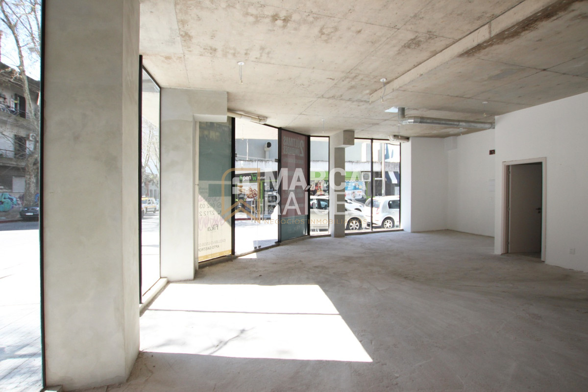 Local Comercial ID.1515 - Venta Local comercial nuevo con muy buena renta en Cordon Montevideo