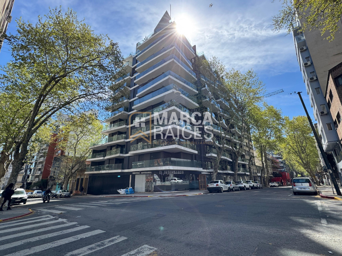 Local Comercial ID.1654 - Alquiler Local comercial de buenas dimensiones en esquina Centro Montevideo