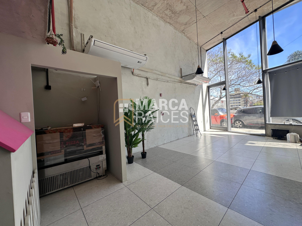 Local Comercial ID.1652 - Alquiler Local Comercial moderno de gran metraje Centro Montevideo