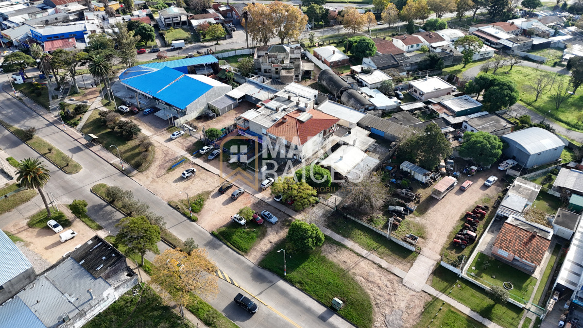 Local Comercial ID.1478 - Gran Oportunidad Venta Local + 2 casas + Depósito en esquina estratégica con Comercio Funcionando Paso de La Arena Montevideo