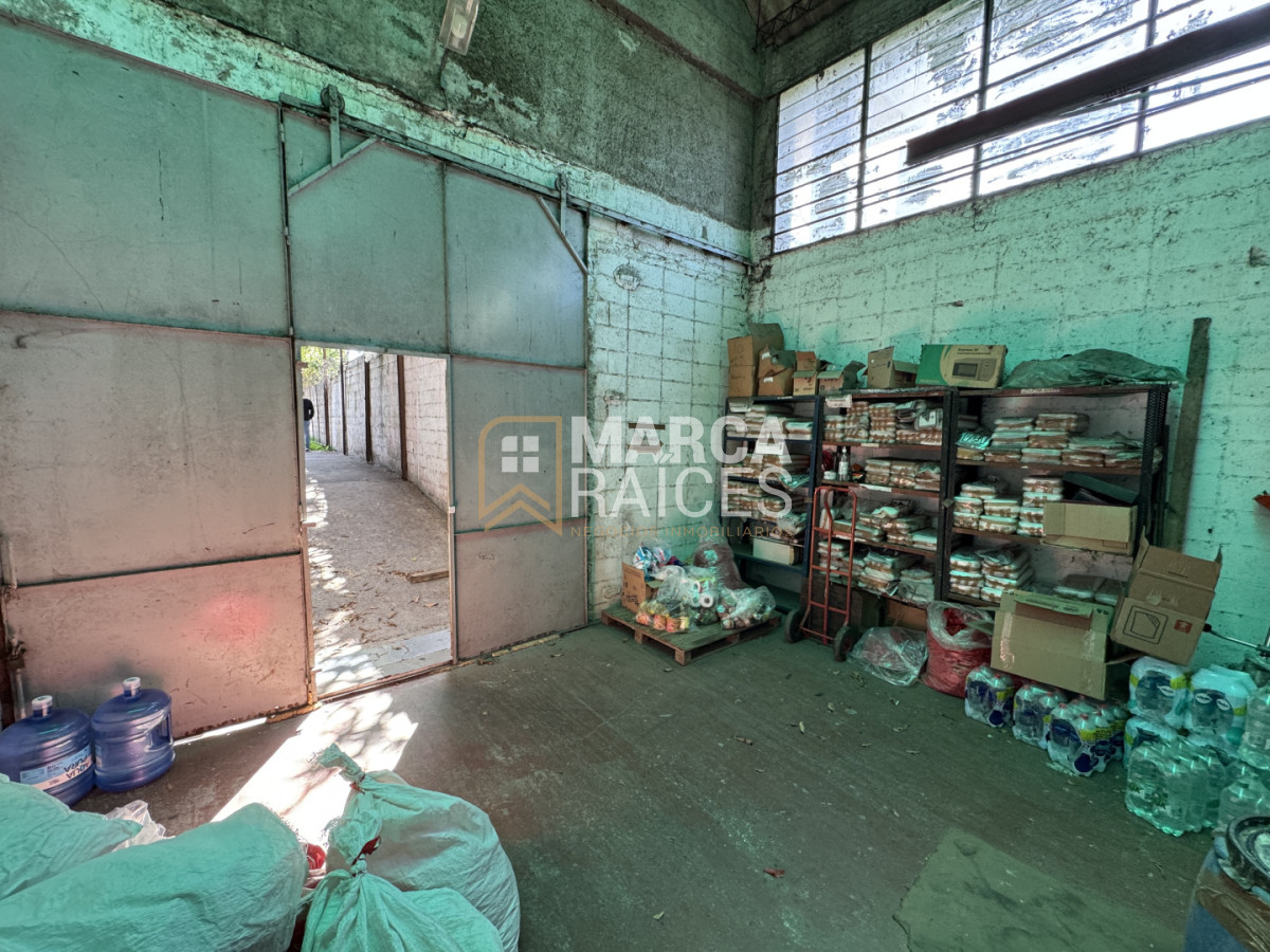 Local Comercial ID.1681 - Alquiler Local Depósito Oficina Batlle Berres Belvedere  Nuevo París Montevideo