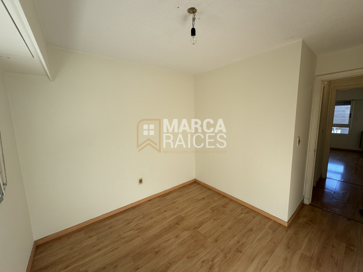 Apartamento ID.701 - Venta Apartamento 2 Dormitorios Garage Box Balcon al Frente Tres Cruces Montevideo