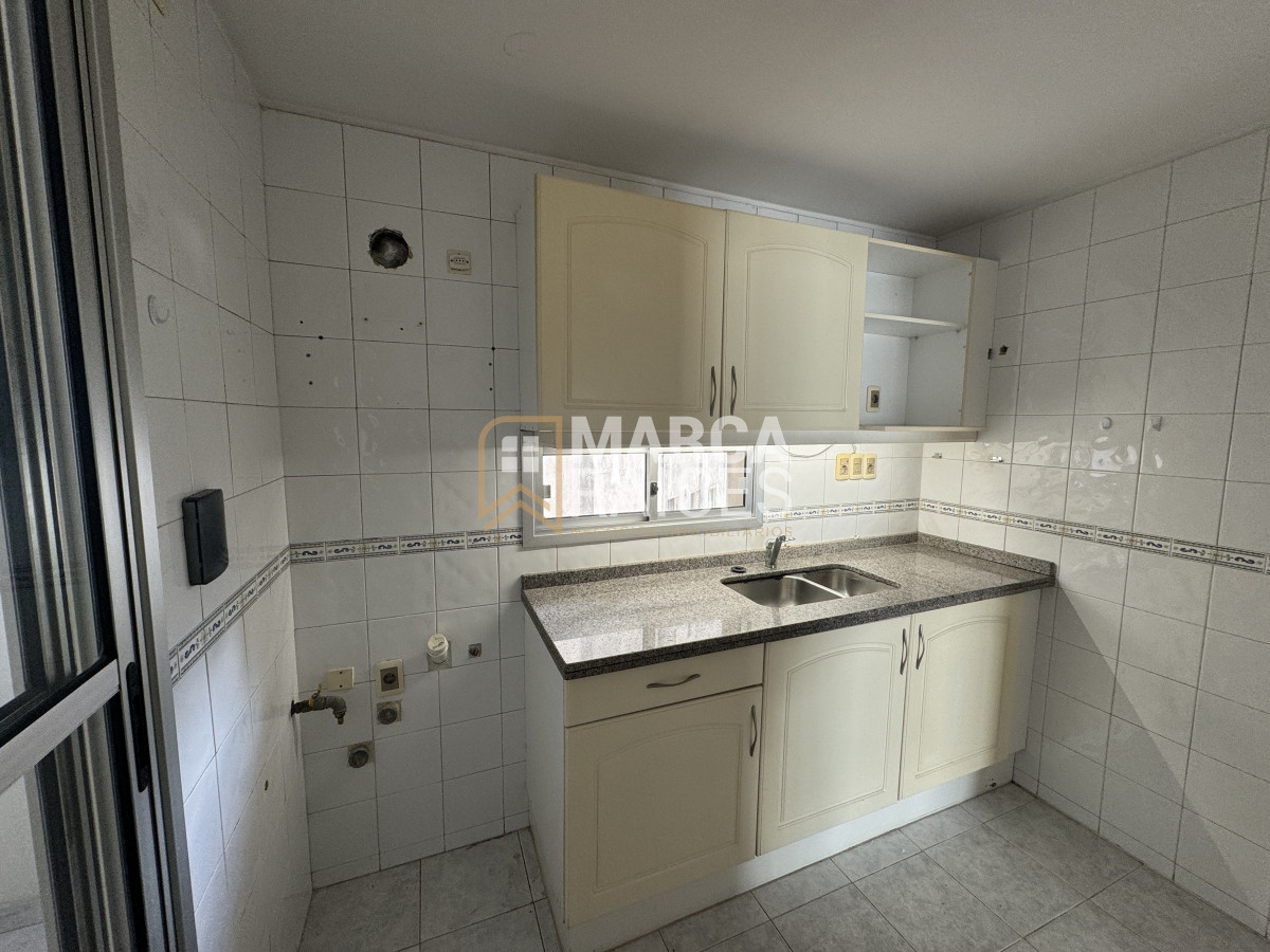Apartamento ID.701 - Venta Apartamento 2 Dormitorios Garage Box Balcon al Frente Tres Cruces Montevideo