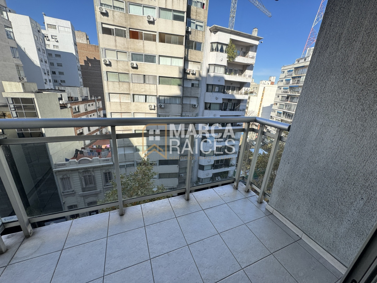 Apartamento ID.701 - Venta Apartamento 2 Dormitorios Garage Box Balcon al Frente Tres Cruces Montevideo