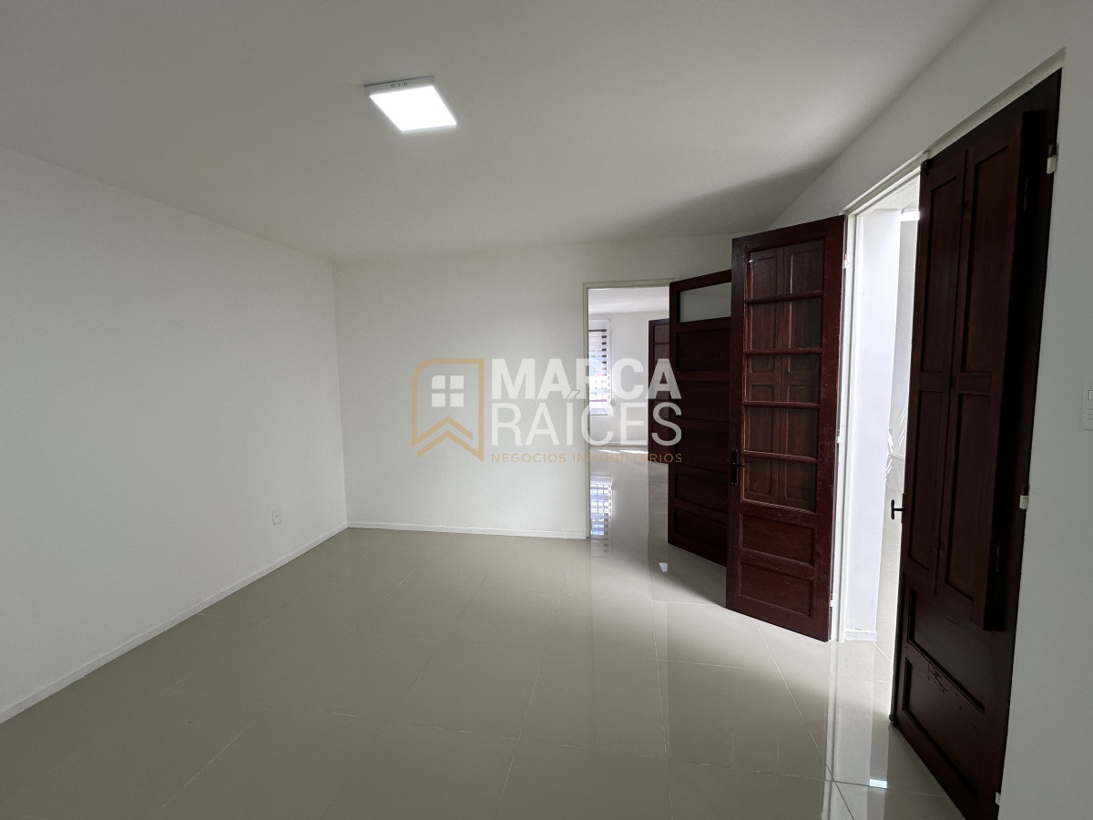 Apartamento ID.1334 - Venta casa ph 3 dormitorios entrada independiente con terraza cerca del Antel Arenas Montevideo