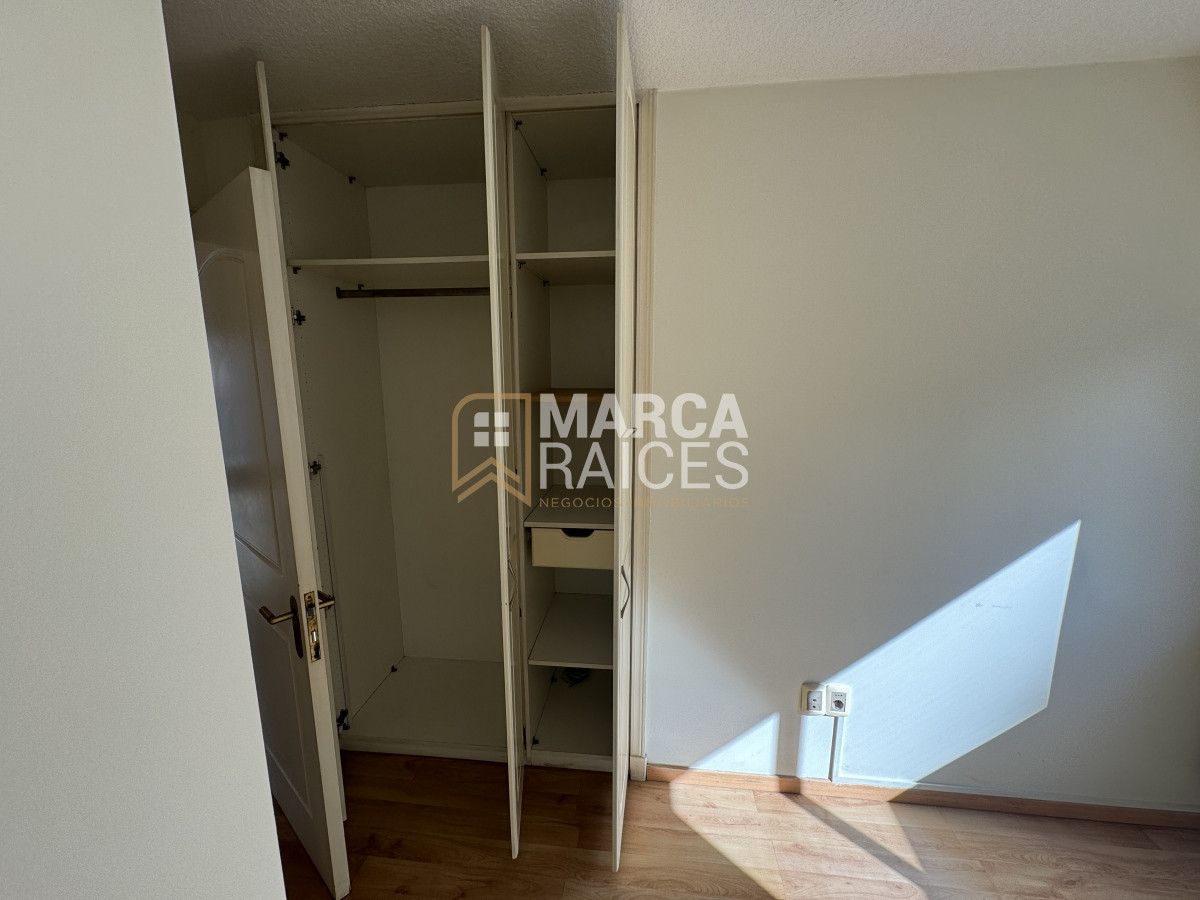 Apartamento ID.701 - Venta Apartamento 2 Dormitorios Garage Box Balcon al Frente Tres Cruces Montevideo