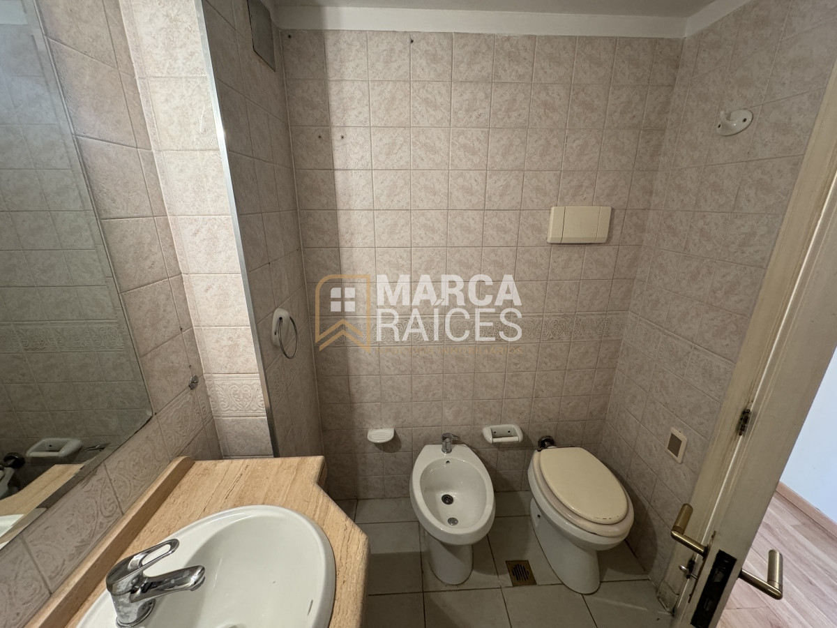 Apartamento ID.701 - Venta Apartamento 2 Dormitorios Garage Box Balcon al Frente Tres Cruces Montevideo