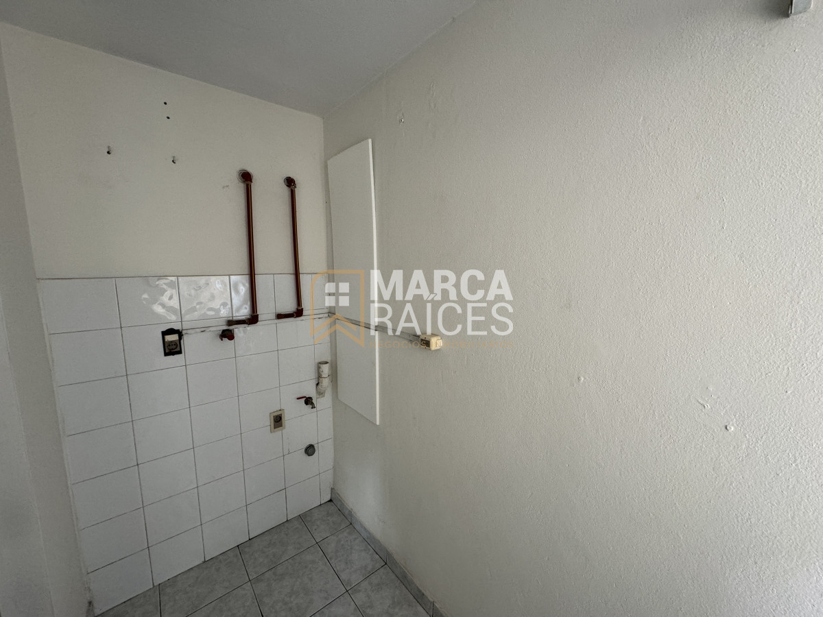 Apartamento ID.701 - Venta Apartamento 2 Dormitorios Garage Box Balcon al Frente Tres Cruces Montevideo