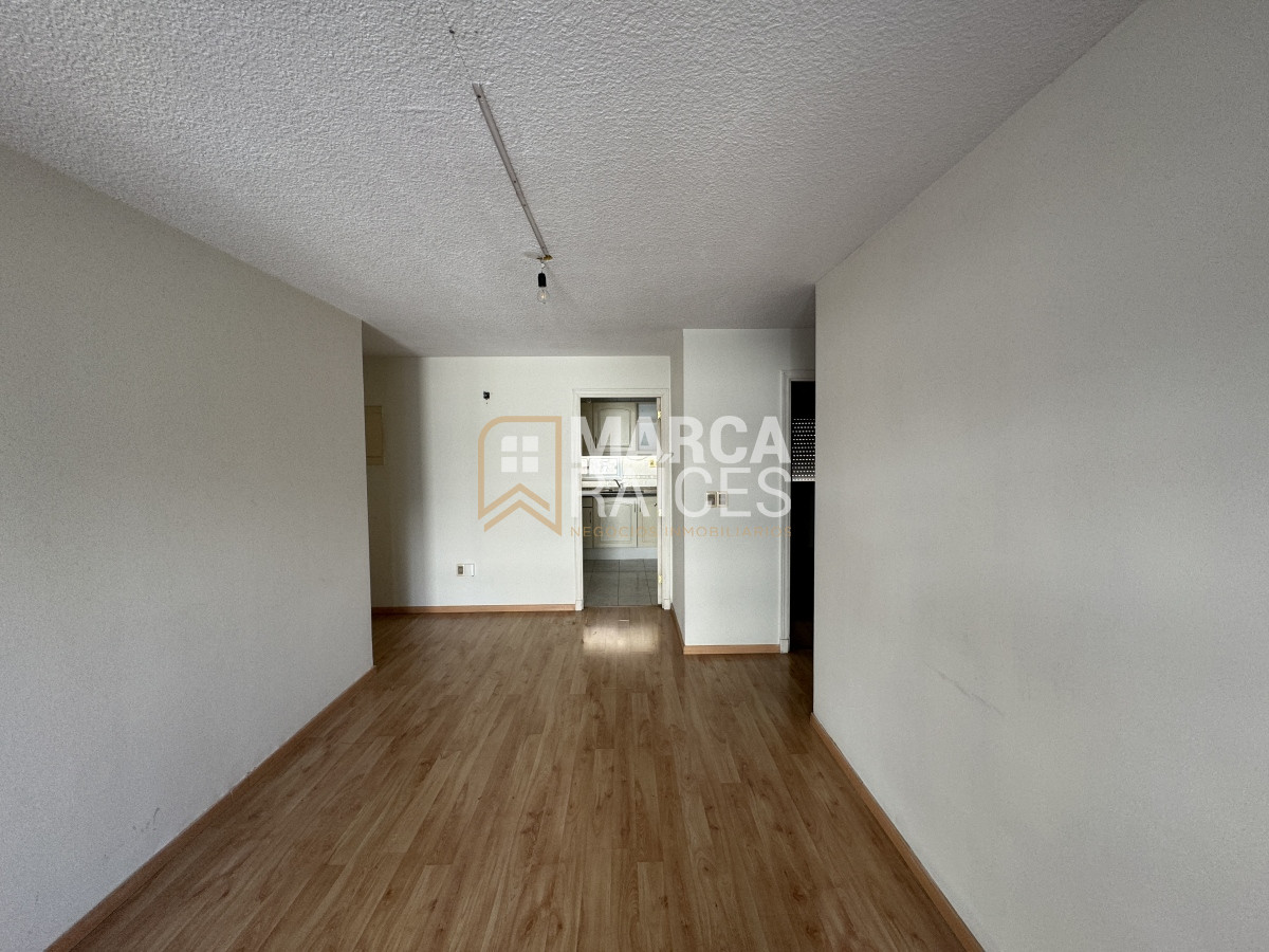 Apartamento ID.701 - Venta Apartamento 2 Dormitorios Garage Box Balcon al Frente Tres Cruces Montevideo