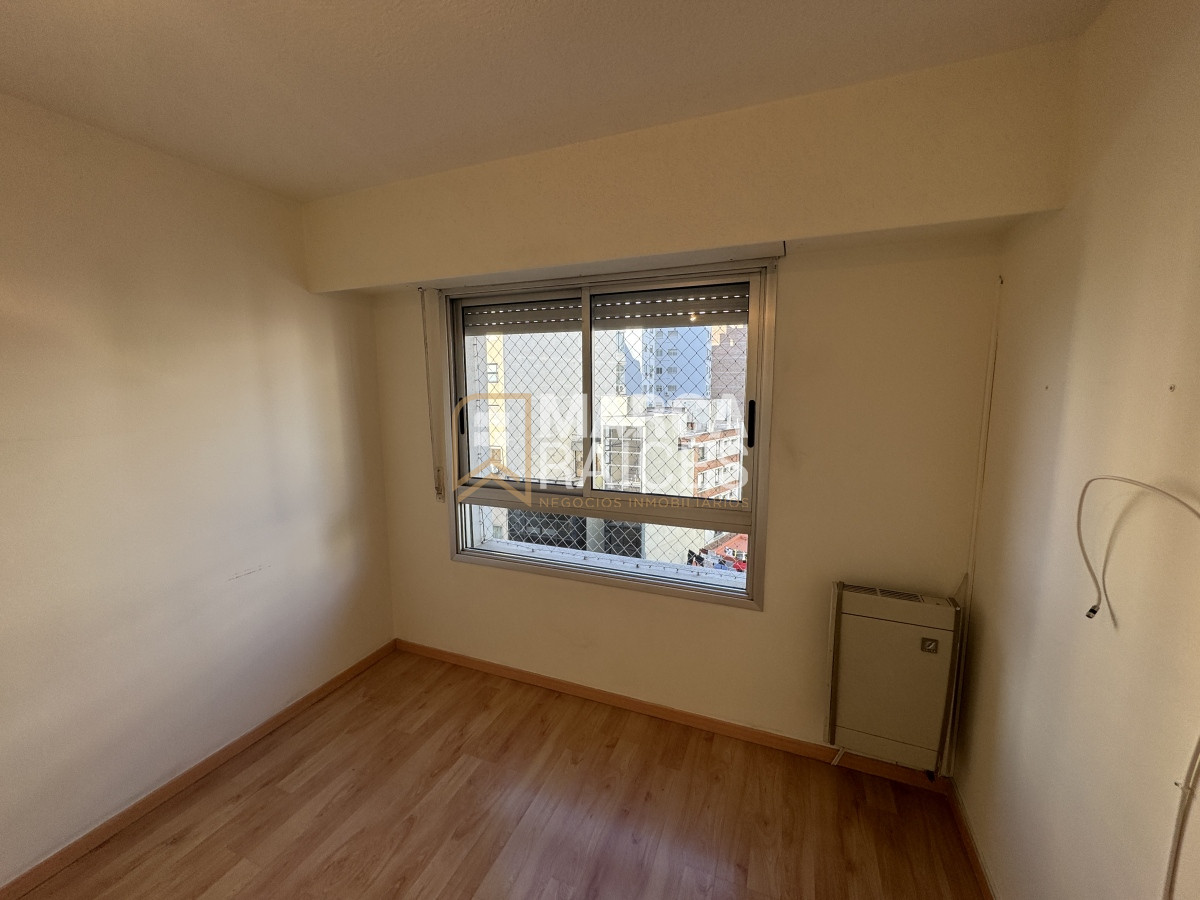 Apartamento ID.701 - Venta Apartamento 2 Dormitorios Garage Box Balcon al Frente Tres Cruces Montevideo