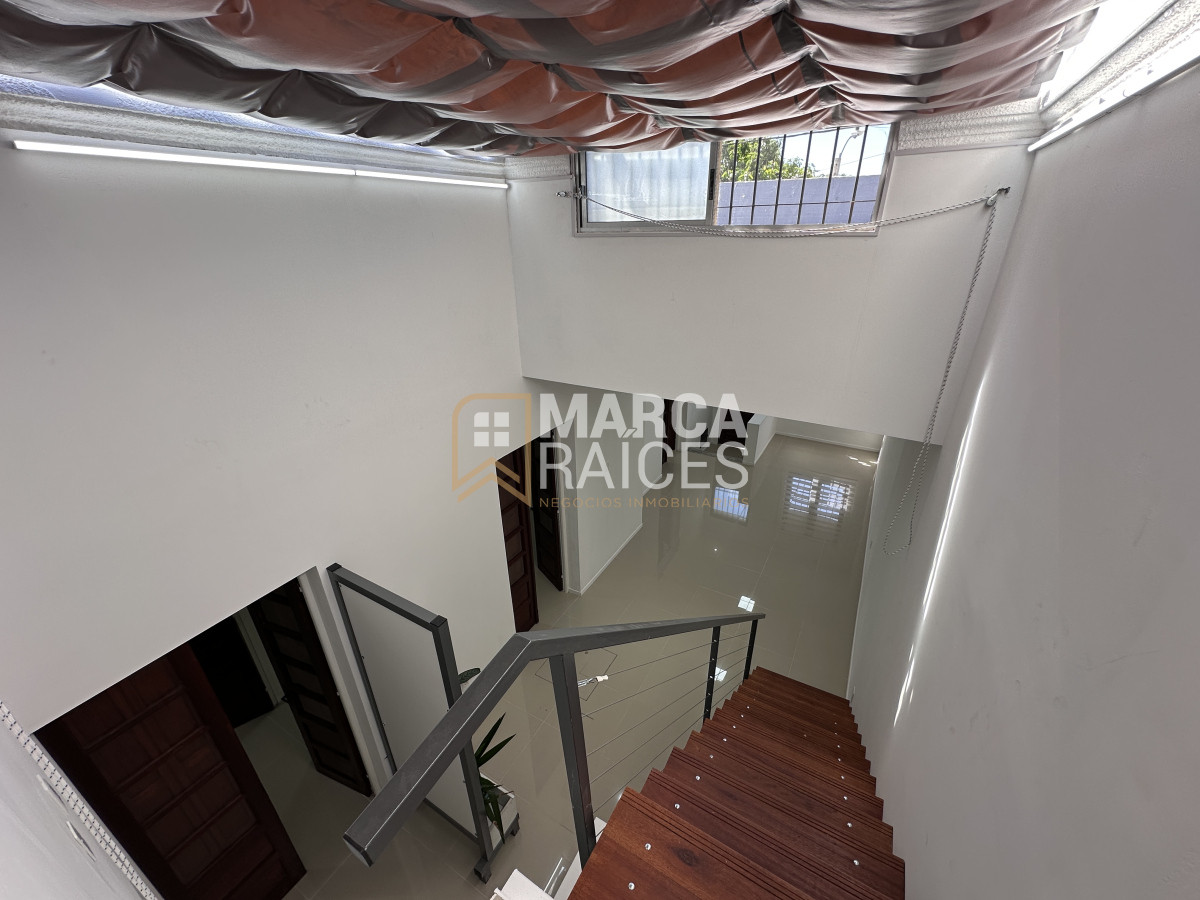 Apartamento ID.1334 - Venta casa ph 3 dormitorios entrada independiente con terraza cerca del Antel Arenas Montevideo