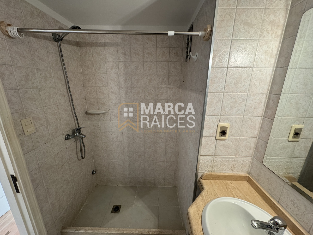 Apartamento ID.701 - Venta Apartamento 2 Dormitorios Garage Box Balcon al Frente Tres Cruces Montevideo