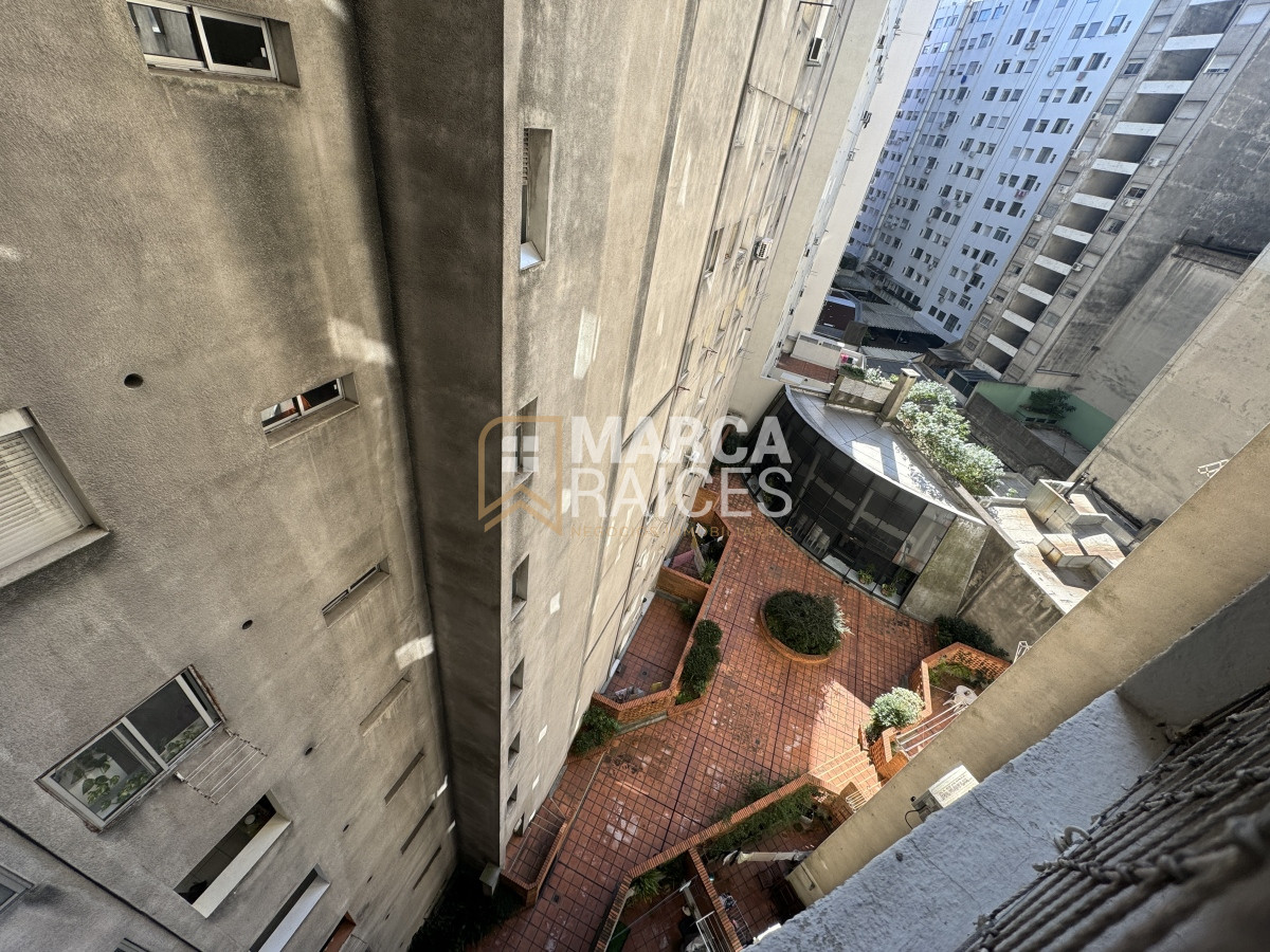 Apartamento ID.701 - Venta Apartamento 2 Dormitorios Garage Box Balcon al Frente Tres Cruces Montevideo