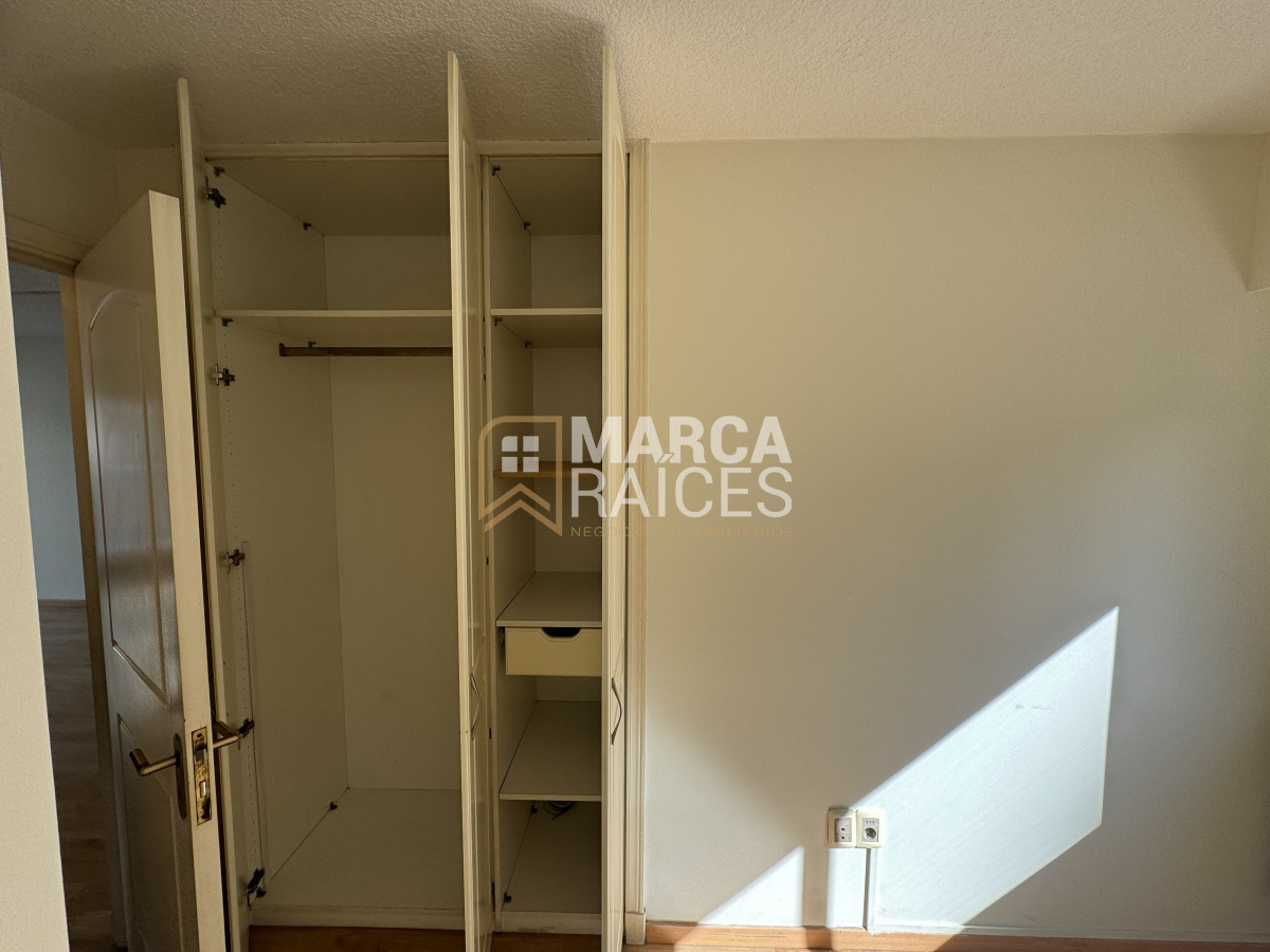 Apartamento ID.701 - Venta Apartamento 2 Dormitorios Garage Box Balcon al Frente Tres Cruces Montevideo