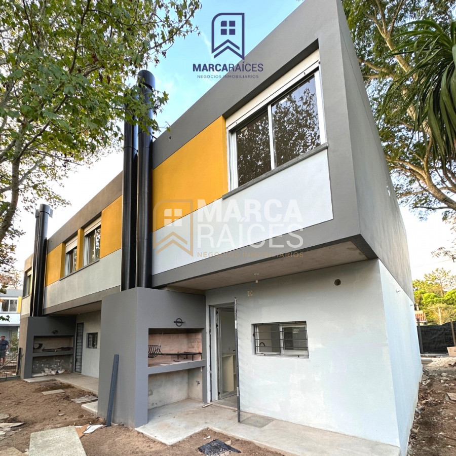Apartamento ID.270 - Venta casa 2 Dormitorios 2 baños Patio con Parrillero garaje incluido a estrenar Solymar Montevideo