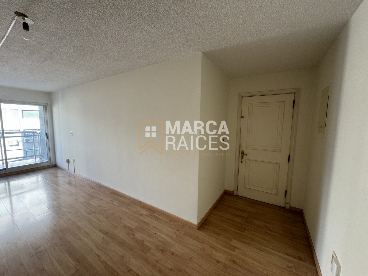 Apartamento ID.701 - Venta Apartamento 2 Dormitorios Garage Box Balcon al Frente Tres Cruces Montevideo