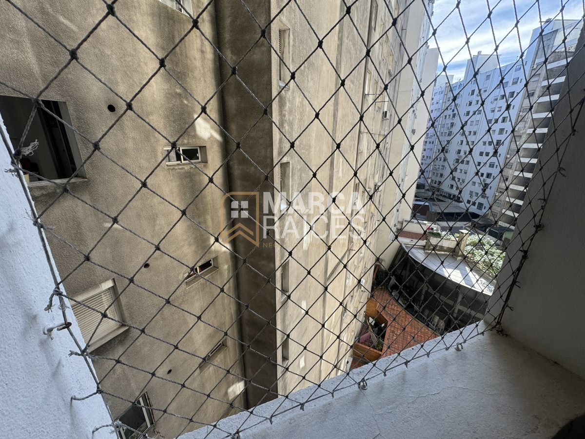 Apartamento ID.701 - Venta Apartamento 2 Dormitorios Garage Box Balcon al Frente Tres Cruces Montevideo