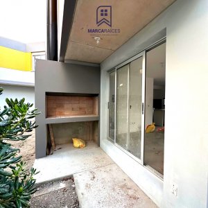 Venta casa 2 Dormitorios 2 baños Patio con Parrillero garaje incluido a estrenar Solymar Montevideo