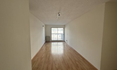 Venta Apartamento 2 Dormitorios Garage Box Balcon al Frente Tres Cruces Montevideo