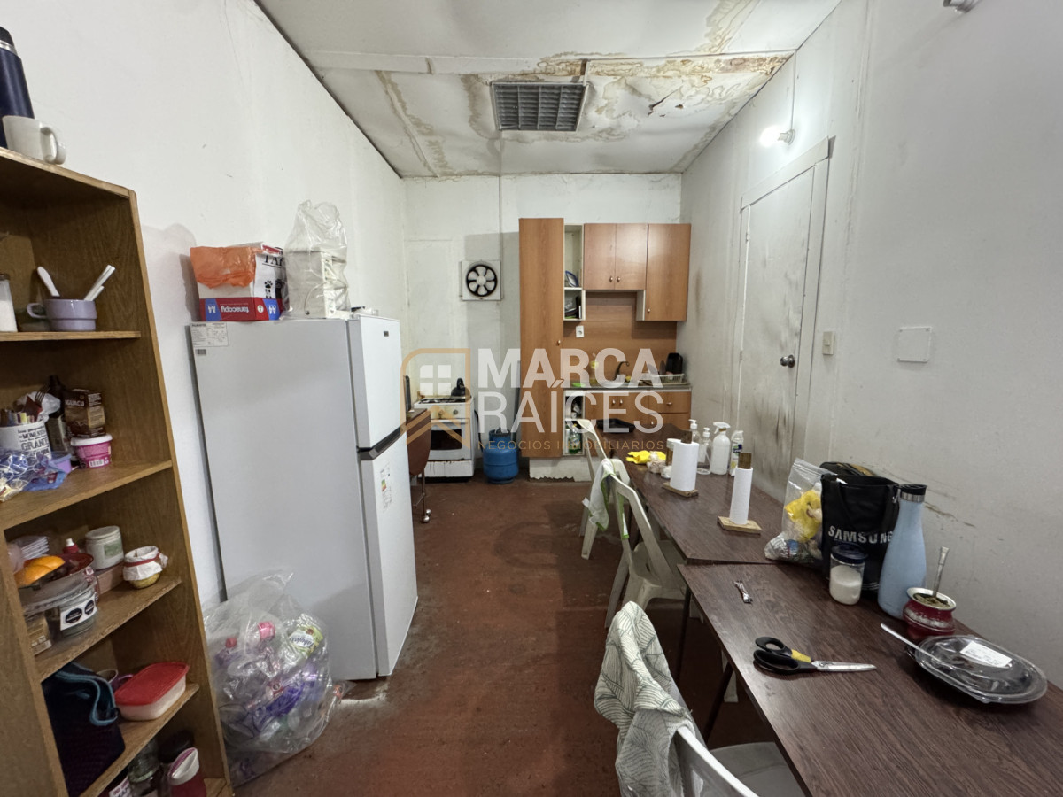 Oficina ID.1682 - Alquiler Deposito Logistico de Buenas Dimensiones Belvedere Montevideo