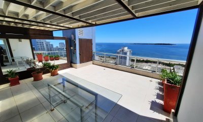 Pent-House en venta de 2 dormitorios en Art Boulevard, Punta del Este.