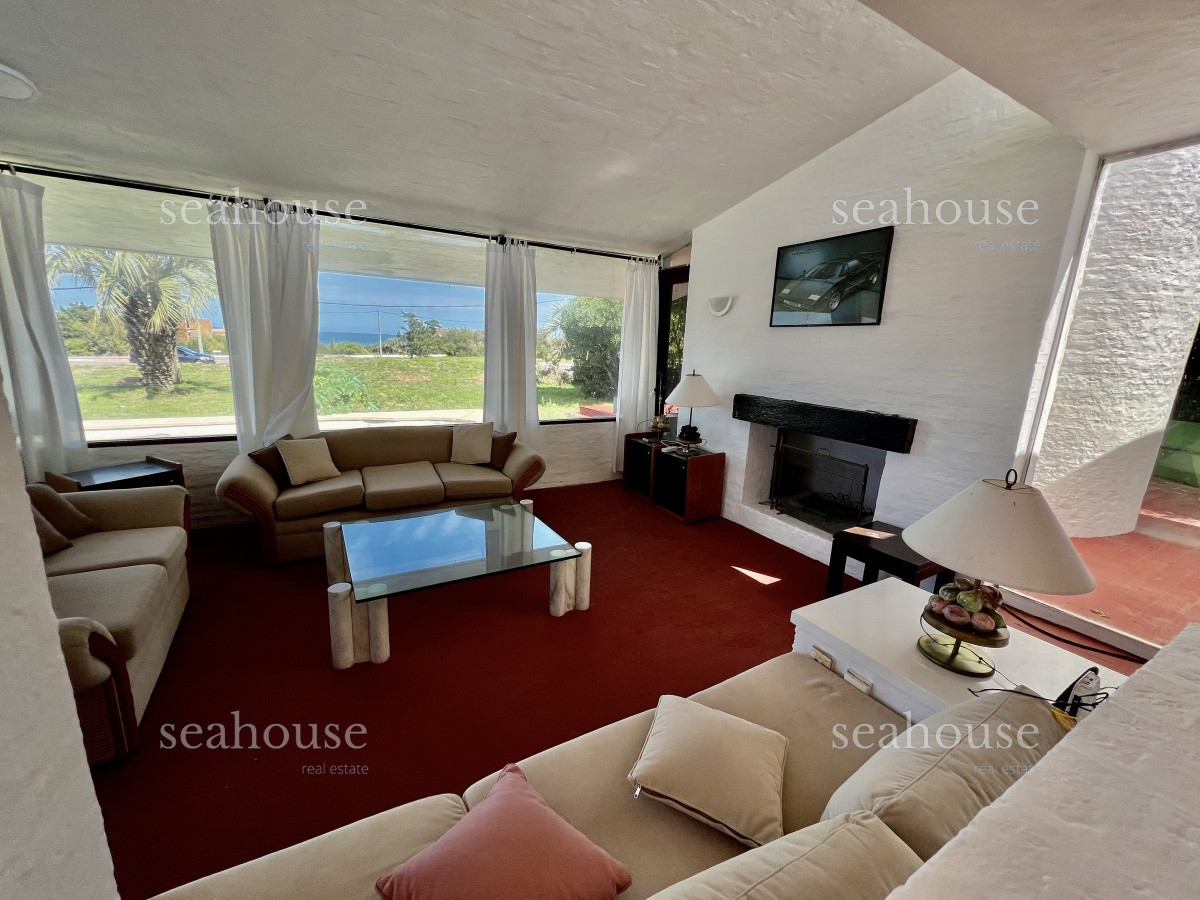 Casa Ref.816 - Importante casa con vista al mar en Punta del Este. Diseño Samuel Flores Flores. 