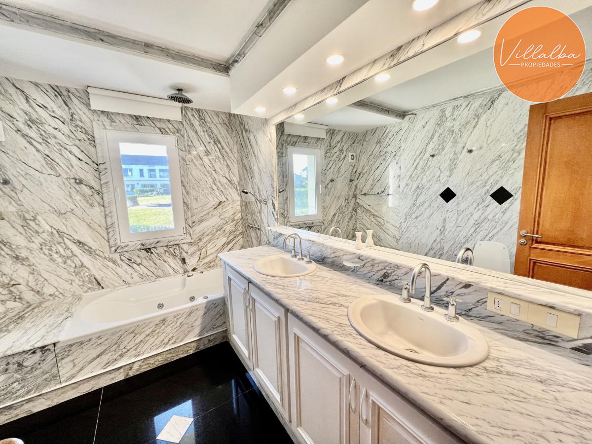 Casa ID.2971 - Espectacular Mansión frente al Mar en Punta del Este