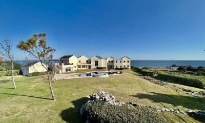 Espectacular Mansión frente al Mar en Punta del Este