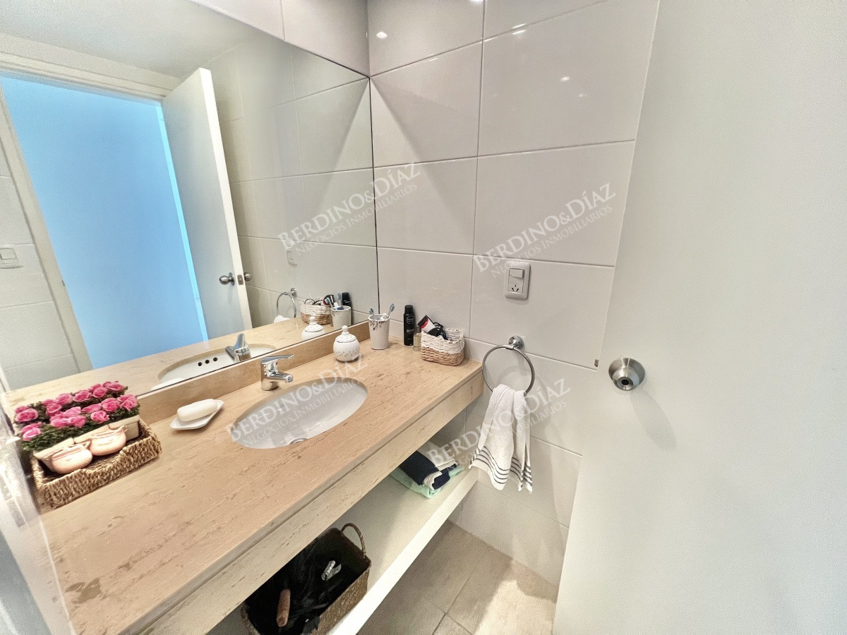 Apartamento ID.1707 - Apartamento en venta en Playa Brava 3dormitorios y dependencia