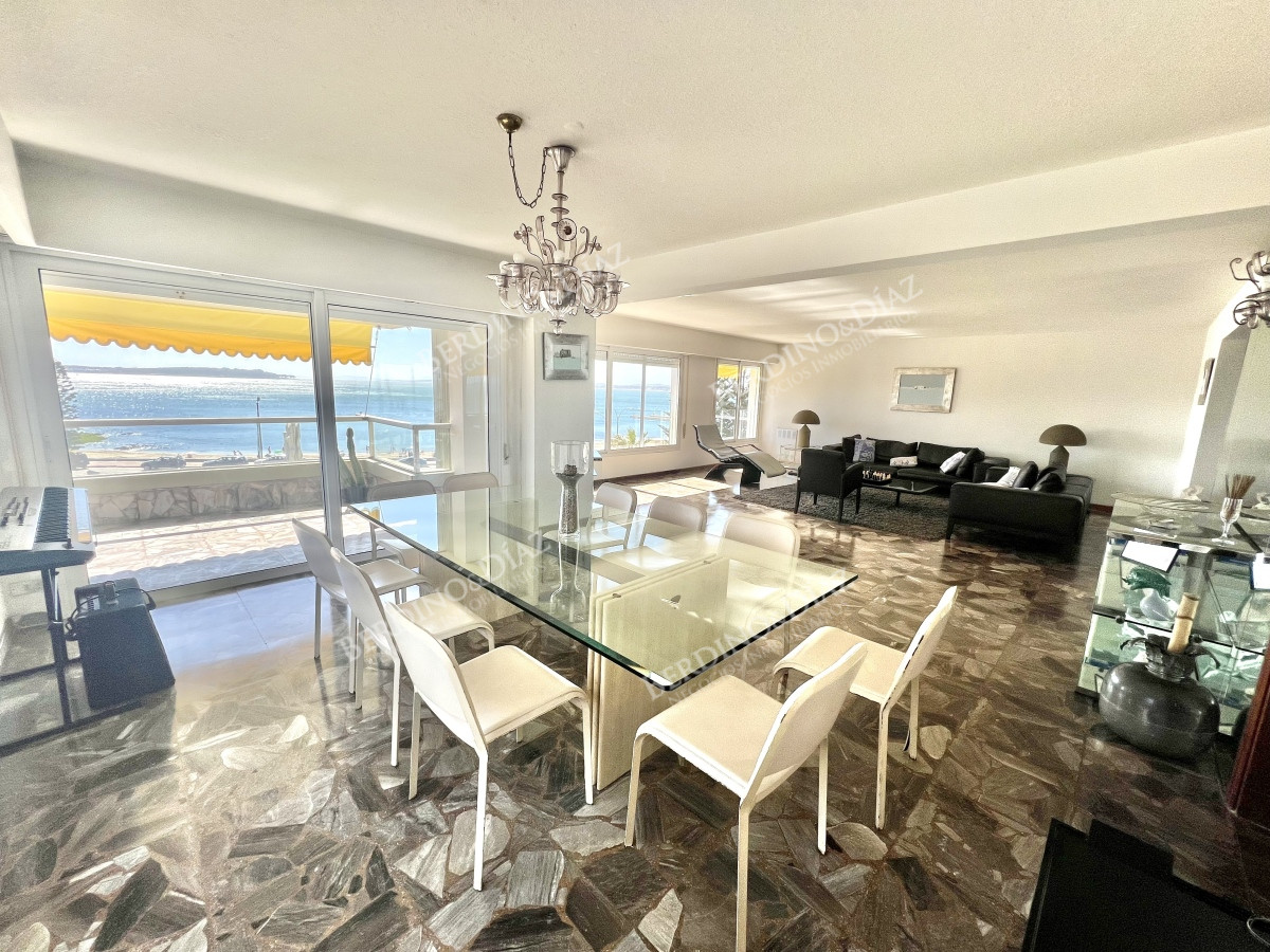 Apartamento ID.2445 - Apartamento en venta frente al mar en la Playa Mansa