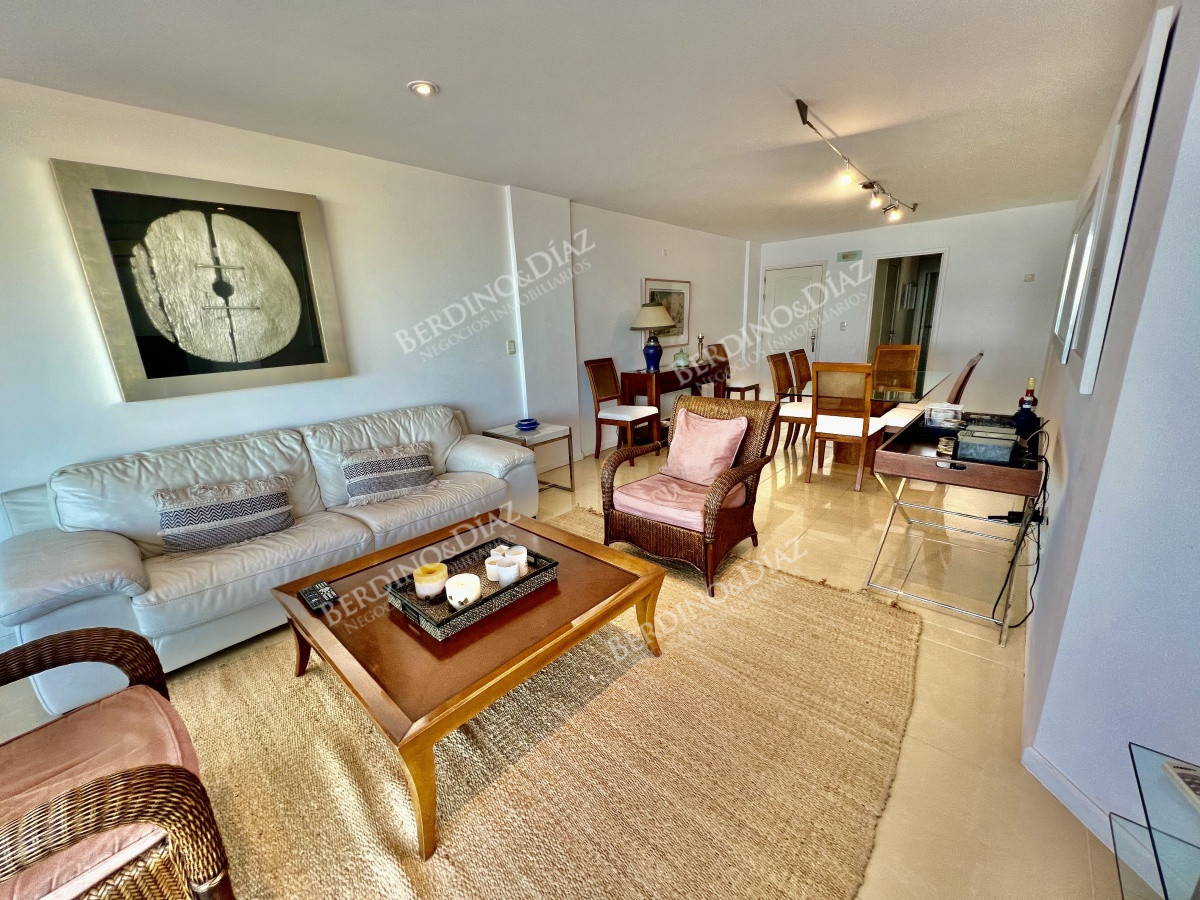 Apartamento ID.1707 - Apartamento en venta en Playa Brava 3dormitorios y dependencia