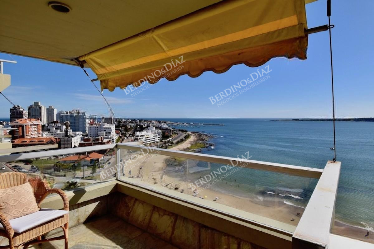 Apartamento ID.2444 - Apartamento en venta de 3 Dormitorios en Playa Mansa