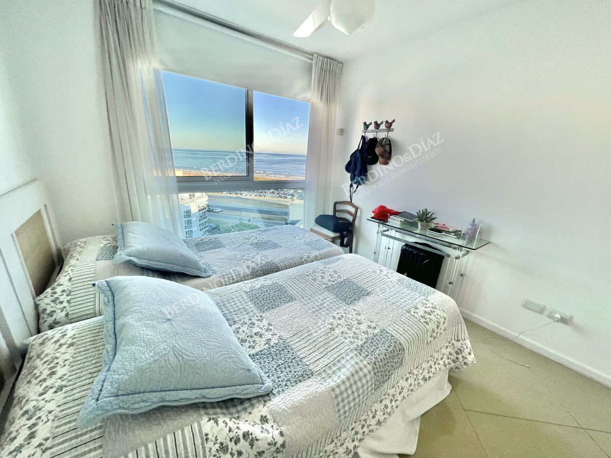 Apartamento ID.1707 - Apartamento en venta en Playa Brava 3dormitorios y dependencia