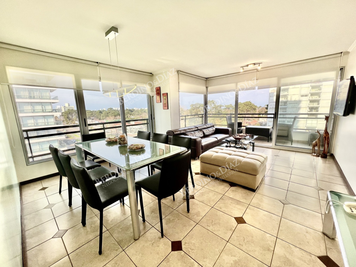 Apartamento ID.1916 - Venta de apartamento 3 dormitorios en Jardines del Country  