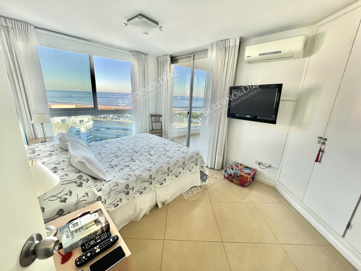Apartamento ID.1707 - Apartamento en venta en Playa Brava 3dormitorios y dependencia