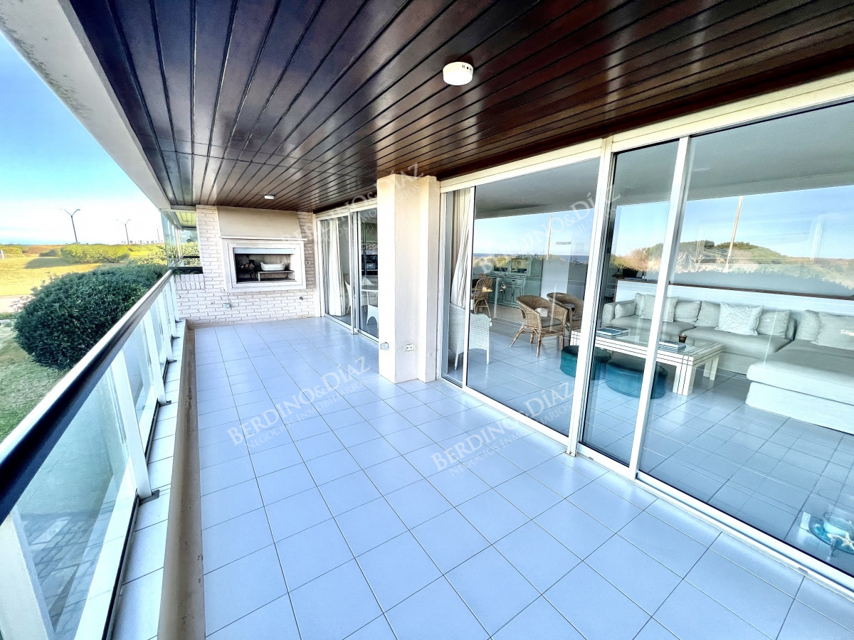 Apartamento ID.1913 - Semipiso de mas de 200 m2 frente al mar