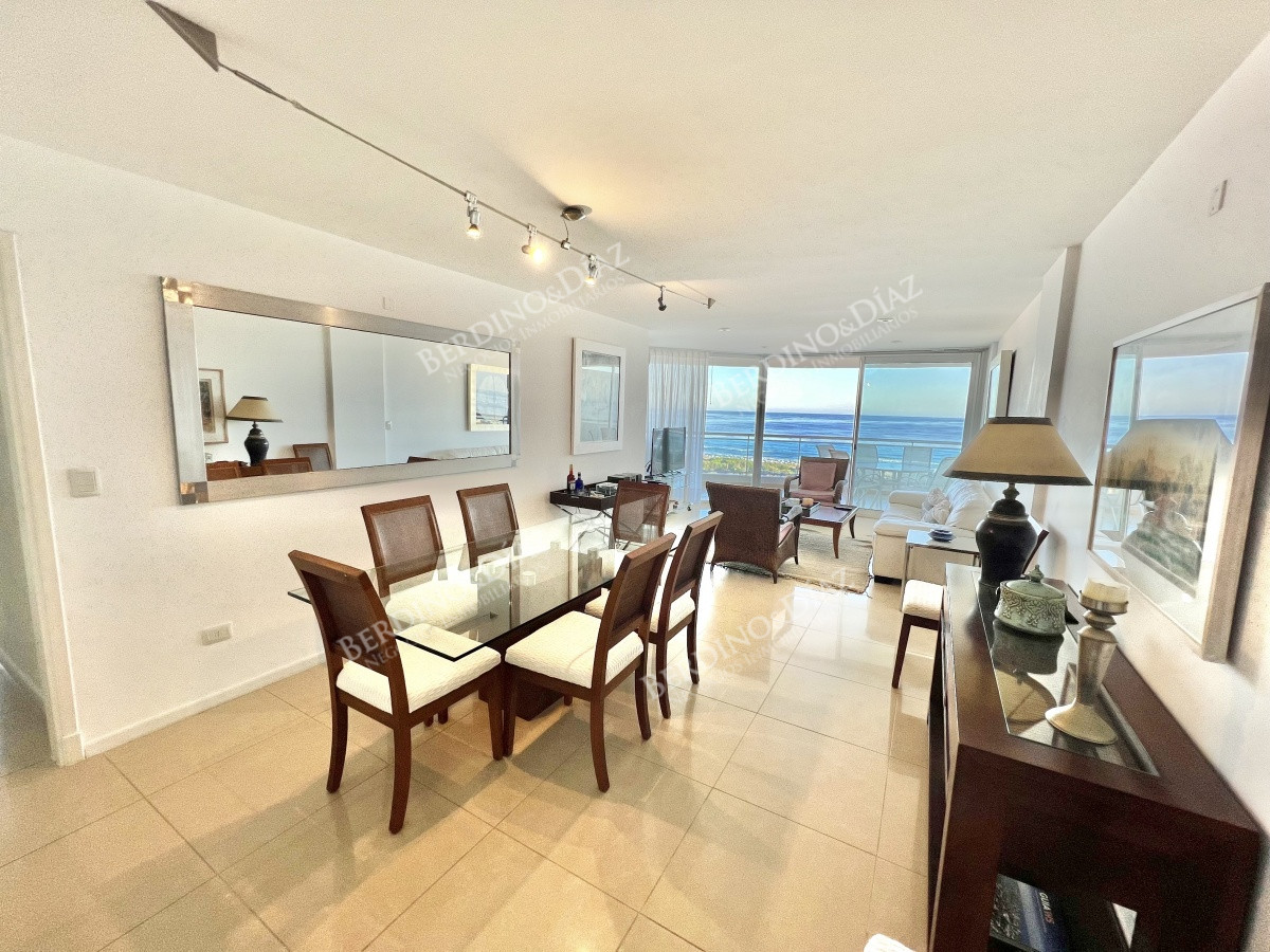 Apartamento ID.1707 - Apartamento en venta en Playa Brava 3dormitorios y dependencia