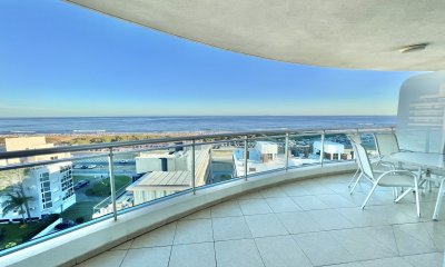 Apartamento en venta en Playa Brava 3dormitorios y dependencia