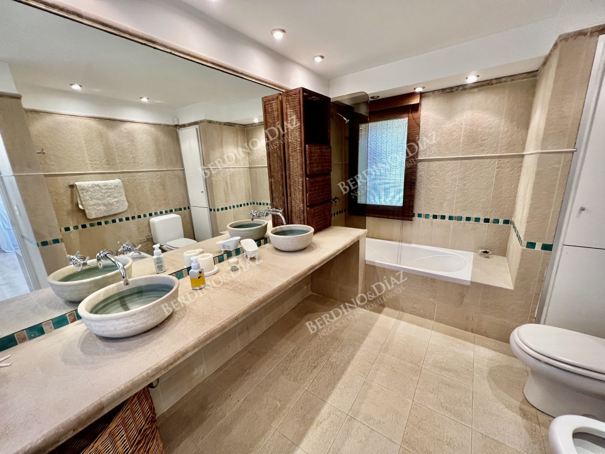 Casa ID.2012 - Excepcional Chalet en Venta en San Rafael, Punta del Este
