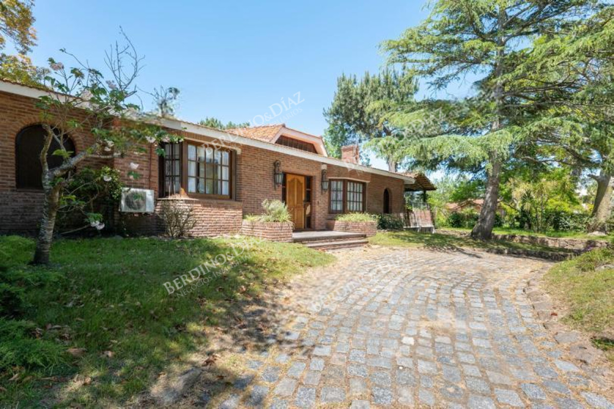 Casa ID.2428 - Oportunidad en venta Casa zona de colegios 