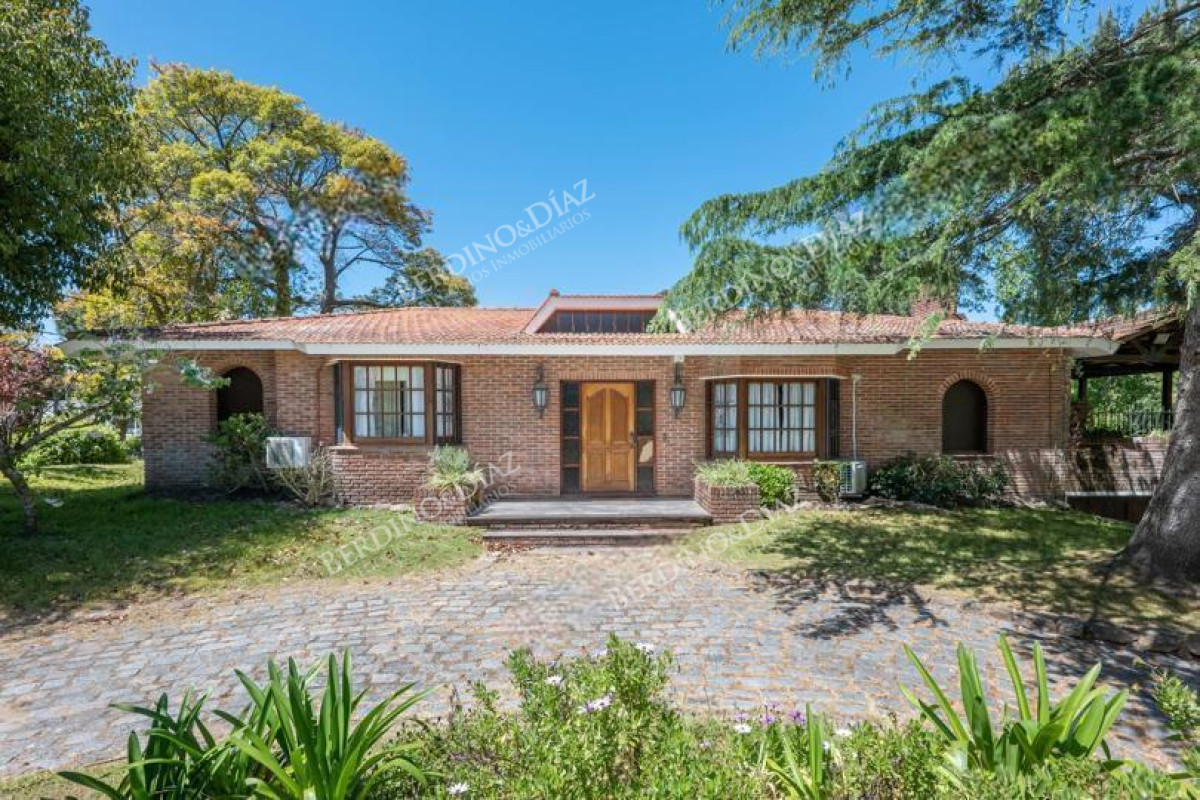 Casa ID.2428 - Oportunidad en venta Casa zona de colegios 