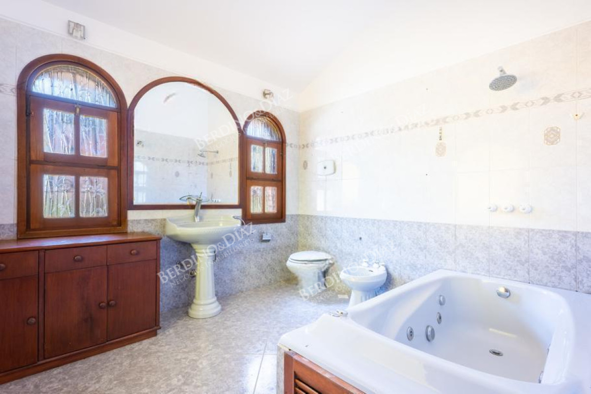 Casa ID.2428 - Oportunidad en venta Casa zona de colegios 