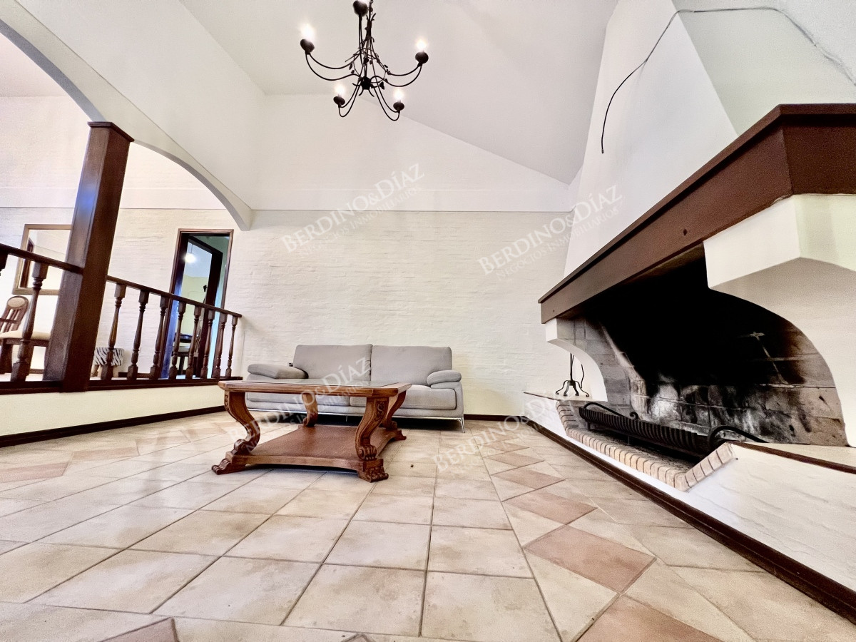 Casa ID.2428 - Oportunidad en venta Casa zona de colegios 