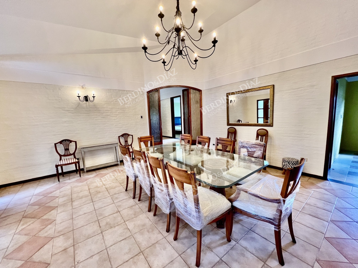 Casa ID.2428 - Oportunidad en venta Casa zona de colegios 