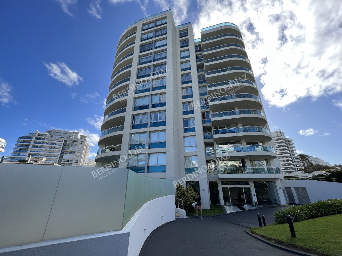 Apartamento ID.1707 - Apartamento en venta en Playa Brava 3dormitorios y dependencia