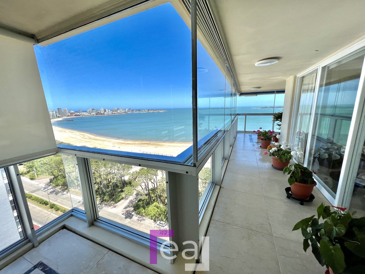 Apartamento ID.18 - Elegante y Exclusivo. Una joya de la Playa Mansa. Golden Gate. 