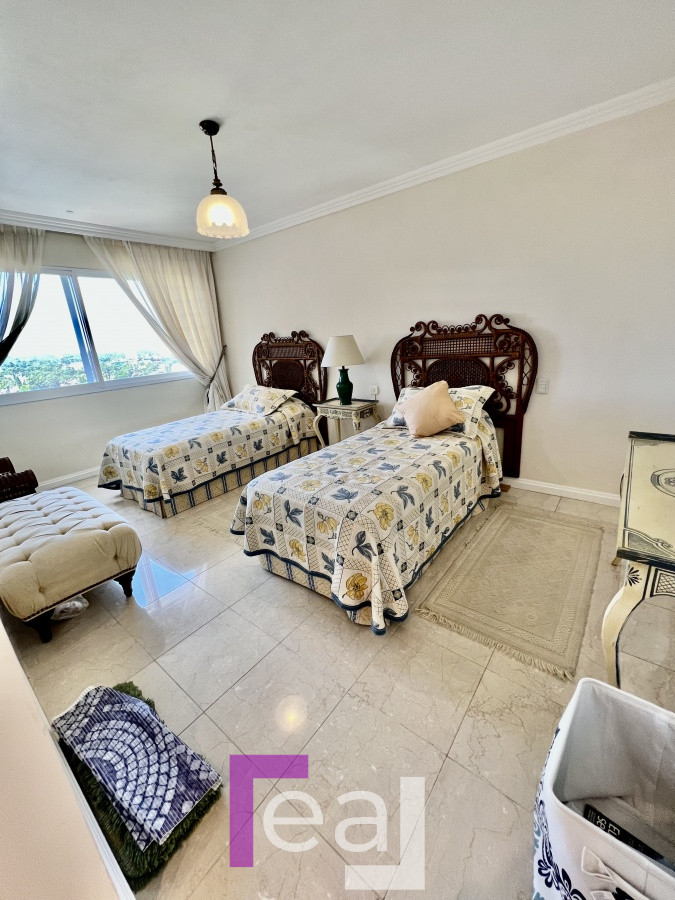 Apartamento ID.18 - Elegante y Exclusivo. Una joya de la Playa Mansa. Golden Gate. 